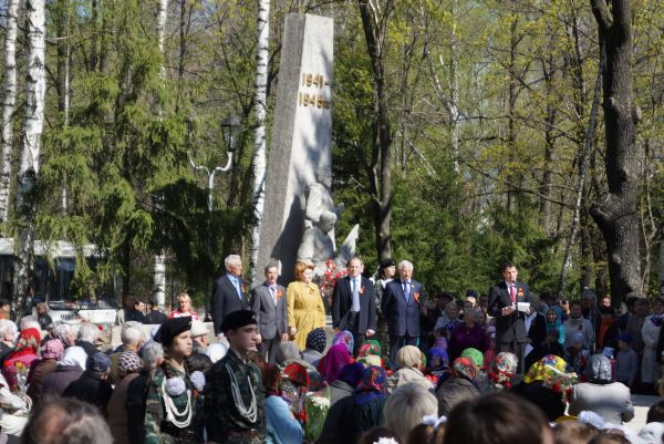 9 Мая 2014 г. - мемориал в парке перед заводом им В.И. Чапаева