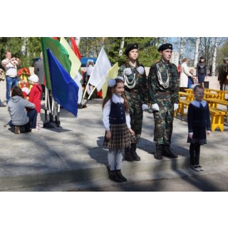 9 Мая 2014 г. - мемориал в парке перед заводом им В.И. Чапаева